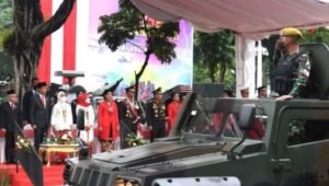 Saksikan Defile dan Pawai Alutsista, Presiden: Bentuk Kesiapan TNI Hadapi Perubahan Geopolitik
