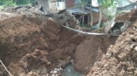 Jalan Utama Menuju IGD RSUD Hanafiah Belum Juga Diperbaiki