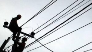 Pasang Tiang Kabel, Karyawan Indosat Tewas Tersengat Listrik