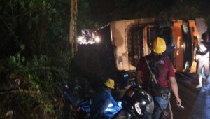 Petugas PLN Nyaris Tewas Tertimpa Truk