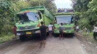 2 Truk Alami Kerusakan, Jalan Desa Gunung Kuripan Macet Panjang