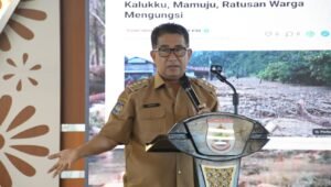 Pj Gubernur Sulbar Ajak Guru Edukasi Siswa Menjaga Alam dan Lingkungan  