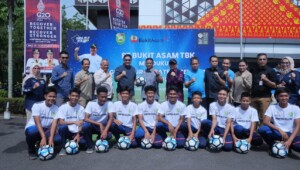 PTBA Beri Bantuan untuk Dukung Kemajuan Sepak Bola di Sumatera Selatan