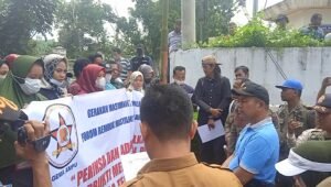 Geruduk Kantor PMD Labuhanbatu, Warga Desa Tebing Linggahara Minta Pilkades Dibatalkan