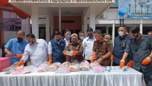 Kejari Purwakarta Musnahkan Barang Bukti dari 48 Perkara