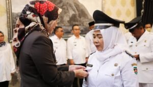 Bupati Purwakarta Lantik Enam Pj Kades