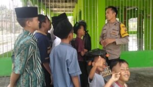 Bhabinkamtibmas Muara Sungai Sambangi Warga Desa Binaan