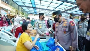 Kapolri Tinjau Lokasi Gempa Cianjur, Pastikan Distribusi Bantuan Maksimal
