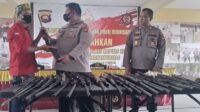27 Pucuk Senjata Api Jenis Lantak dan Bomen di Serahkan TBBR ke Polres Kapuas Hulu