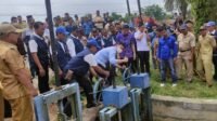 Bupati Enos Buka Pintu Air BSH, Sawah di Tanjung Sari Kembali Lancar Air