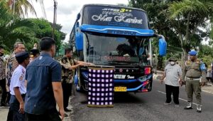 Bupati Enos Melepas 59 Anggota Damkar Untuk Pendidikan dan Pelatihan ke Bogor