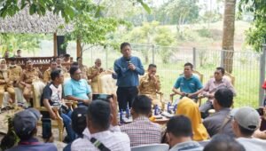 Penuh Keakraban, Bupati Enos dan Wabup Yudha Duduk Bareng Berdiskusi Dengan Jurnalis OKU Timur