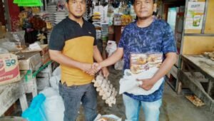 Prihatin Terhadap Korban Banjir di Aceh Tamiang, Alumni UIN Sumut ini Berikan Bantuan Sembako