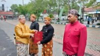 Terima Satyalancana Karya Satya XX dari Bupati Tulungagung, Kabid Sarpras Diperta Mengaku Bangga