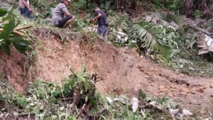 Akses Jalan Terhambat, Masyarakat di Angkola Selatan Berharap Bantuan dari DPRD Tapsel