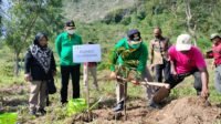 Hari Bakti PU ke-77 Tahun 2022, Bupati Tulungagung Lakukan Penanaman Pohon Secara Simbolis di Bukit Cemenung