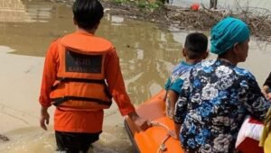 BPBD Karawang Assessment dan Evakuasi Warga Terdampak Banjir