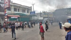 Pasar Rengasdengklok Ricuh, Aparat Gabungan Dilempari Batu