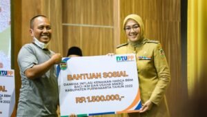 Pemkab Purwakarta Salurkan Bantuan untuk UMKM Terdampak Inflasi 