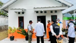 Presiden Jokowi Tinjau Rumah Contoh Tahan Gempa di Cianjur