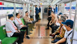 Tinjau Infrastruktur Stasiun, Presiden Jokowi Naik KRL dari Tanah Abang ke Manggarai