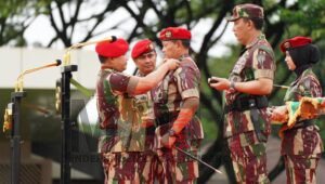Selain Panglima TNI, Kapolri Juga Terima Baret Merah dan Brevet Kopassus
