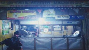 Kisah Pak Sularjo Tekun Mengais Rezeki Jadi Pedagang Bakso di Tanah Rantau