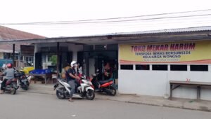 Di Subsidi Keluarga Wongso, Toko Mekar Harum Jual Beras Murah di Kapuas Hulu