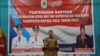 Bupati Kapuas Hulu Serahkan Beasiswa Bagi 213 Pelajar dan Mahasiswa