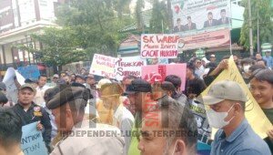 Dinilai Cacat Hukum, Ratusan Masyarakat Muara Enim Tolak Kaffah Dilantik