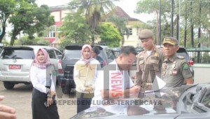 Satpol-PP Muba Lakukan Razia Kendaraan Dinas Tak Pasang Stiker