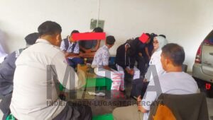 Pelajar Ngumpul Kenakan Seragam, Lurah dan Bhabinkamtibmas GIB Berikan Imbauan