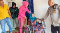 Kapolres Prabumulih dan Istri Berikan Kursi Roda untuk Warga Sakit Menahun