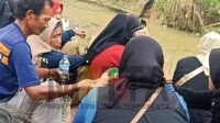Ditengah Demo Kejati Sumsel, Pedagang Pempek Kebanjiran Rejeki