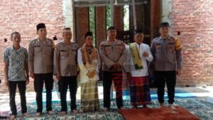 Bantu Pembangunan Masjid Al Maghfiroh, Kapolsek Rantau Alai Sumbang Semen