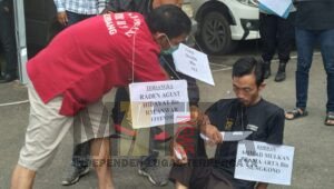 Rekonstruksi Pembunuhan Berencana Dijalan Serelo, Adik Korban Menangis Histeris