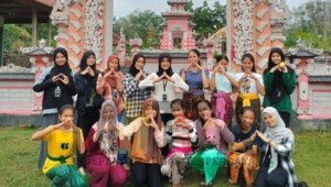 Tim KKN Kelompok 141 Adakan Agenda Bakti Sosial Pura Sebagai Bentuk Toleransi Antar Umat Beragama