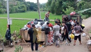 Pemkab Purwakarta Minta Warga Perkotaan Buang Sampah Ke TPS Tepat Waktu