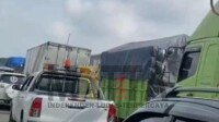 Terjebak Macet di Jalan Bebas Hambatan