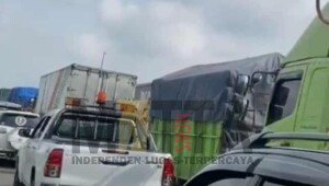 Terjebak Macet di Jalan Bebas Hambatan