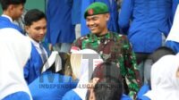 Tingkatkan Motivasi Belajar dan Kesadaran Bela Negara, Dandim 1206/Psb Pimpin Upacara Bendera di SMA 1 Putussibau