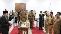 Lantik Enam Pejabat Administrator, Idris: Saya Harap Pejabat yang Dilantik Bekerja Penuh Amanah