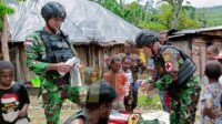 Satgas Yonif Raider 142/KJ Gandeng Babinsa Beri Pelayanan Kesehatan