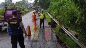 Polsek Pasawahan Purwakarta Imbau Warga untuk Hati-hati Melintasi Jalan ini