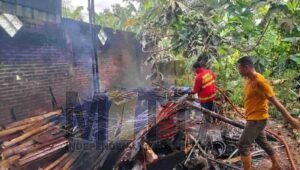 Tumpukan Kayu di Rumah Warga Kedungsoko Ludes Terbakar, Ini Penyebabnya