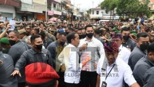 Presiden Jokowi Tiba di Pasar Anyar Singaraja, Disambut Antusias Masyarakat