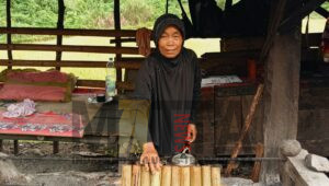 Lemang Bakar Kuliner Khas Desa Tanjung Sirih Lahat