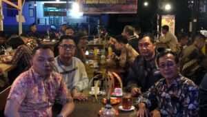 Polres Kapuas Hulu Nobar Pagelaran Wayang Kulit dengan Lakon “Wahyu Makutharama”, Paguyuban Jawa dan Pecinta Wayang Ikut Nonton