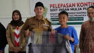 Wakil Bupati Kapuas Hulu Melepas Kontingen SDIT Insan Mulia Putussibau ikuti KEMNAS V di Cibubur