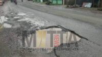 Banyak Jalan Rusak, Warga Minta Bupati Karawang Coba Naik Angkot di Jalan Proklamasi